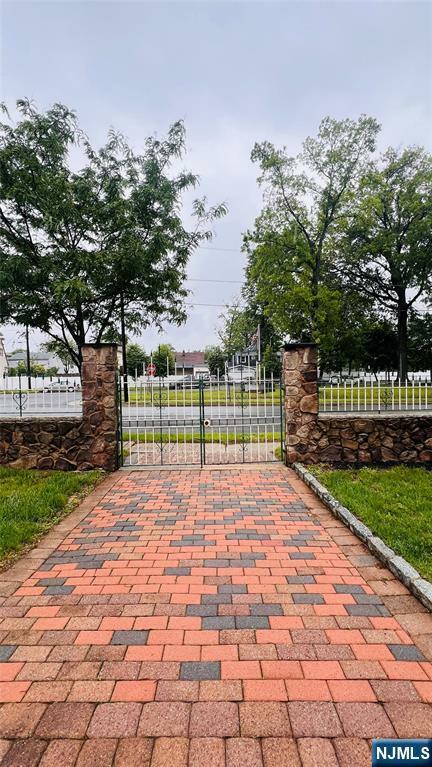 Property Photo:  215 Bower Street Fl 1  NJ 07036 