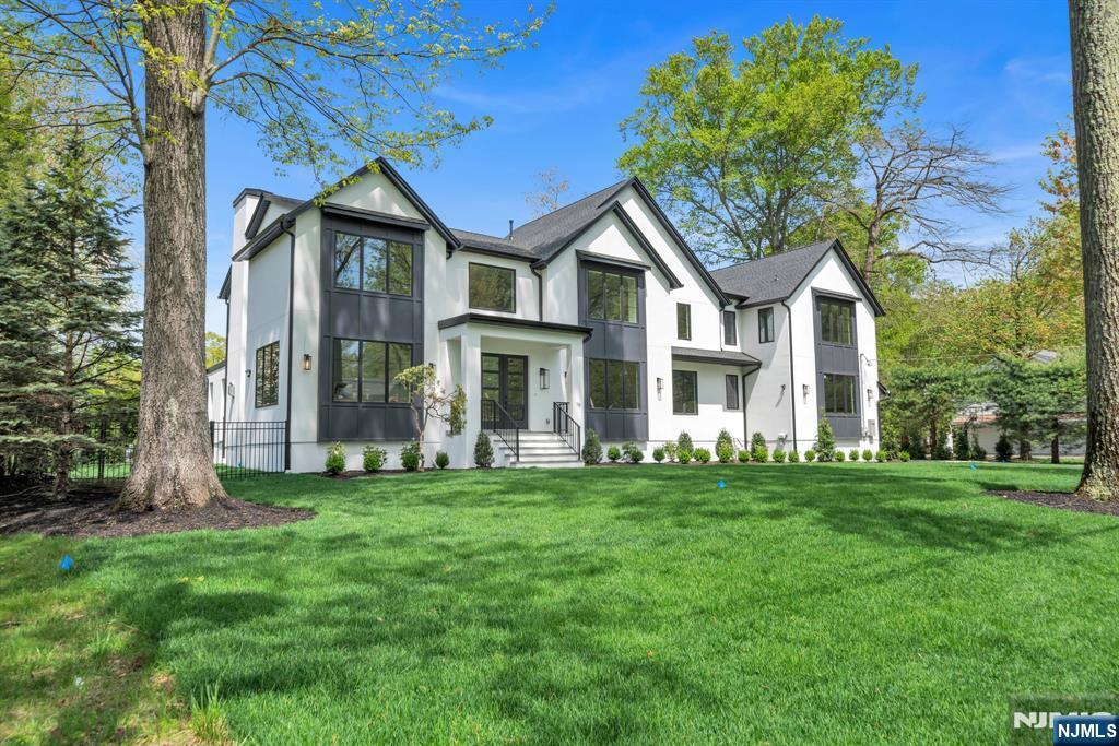 Property Photo:  16 Donnybrook Drive  NJ 07627 
