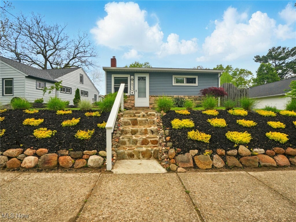 Property Photo: 7877 Lake Shore Boulevard OH 44060