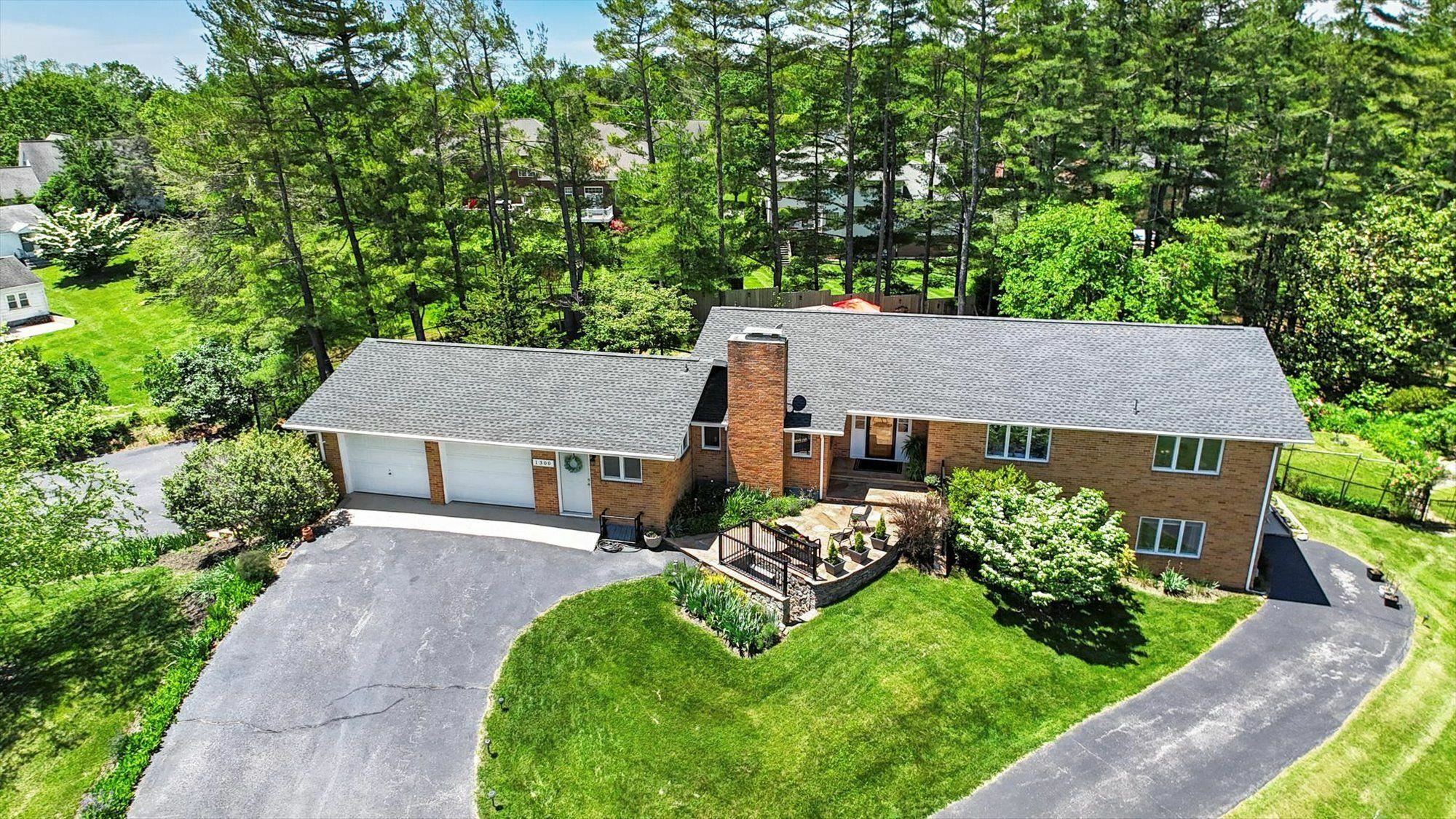 Property Photo: 1300 Harding Road VA 24060