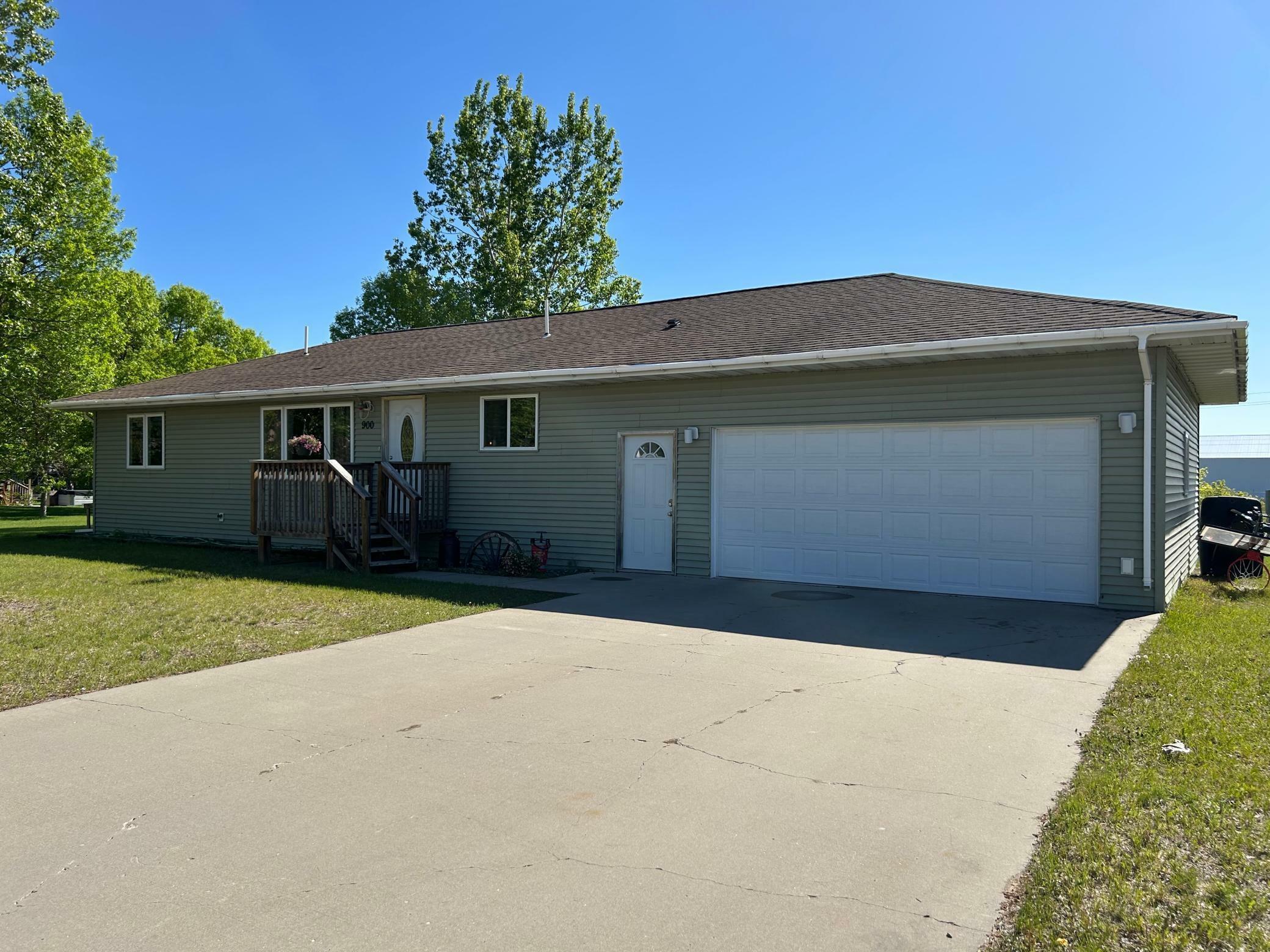 Property Photo: 900 Pleasant Avenue S MN 56470