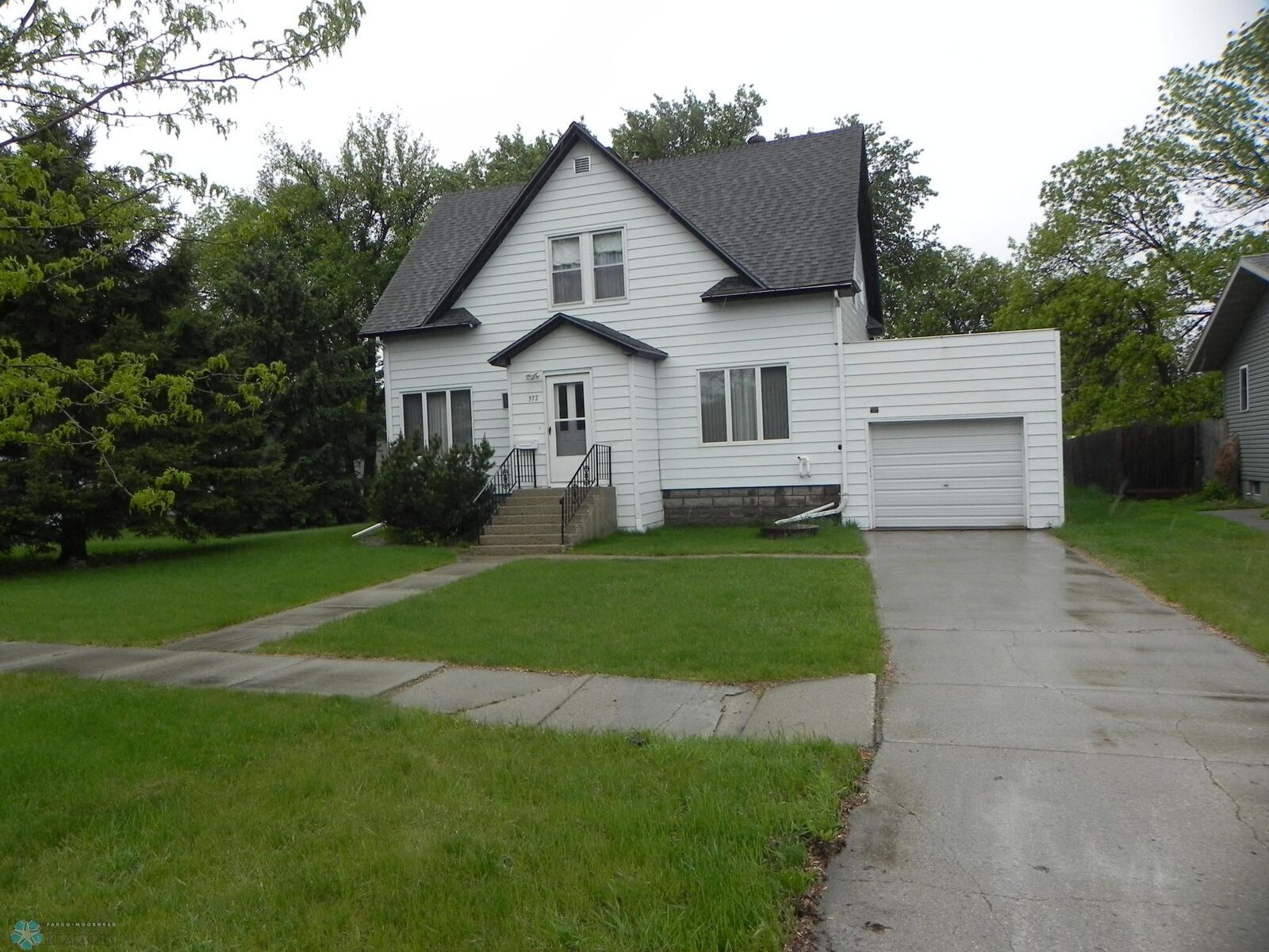 Property Photo: 372 8th Avenue N ND 58012