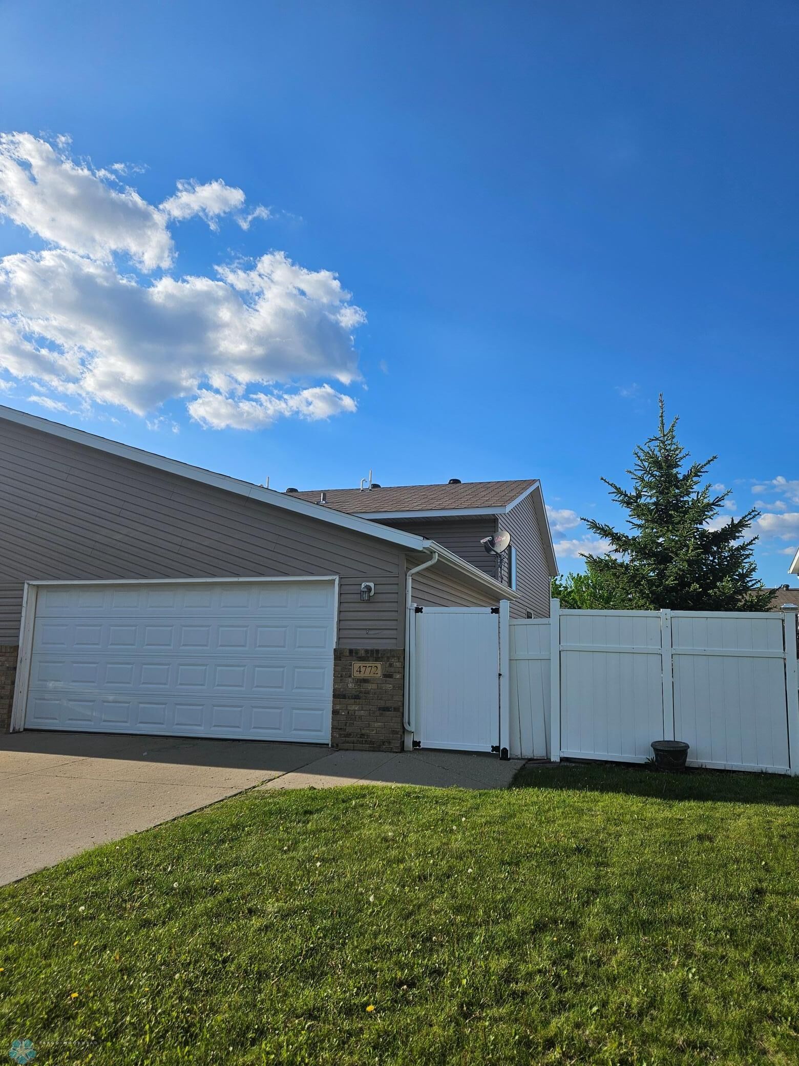Property Photo:  4772 Townsite Pl S  ND 58104 