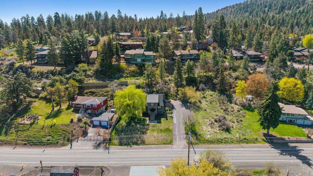 Property Photo: 791 Lakeshore Drive OR 97601