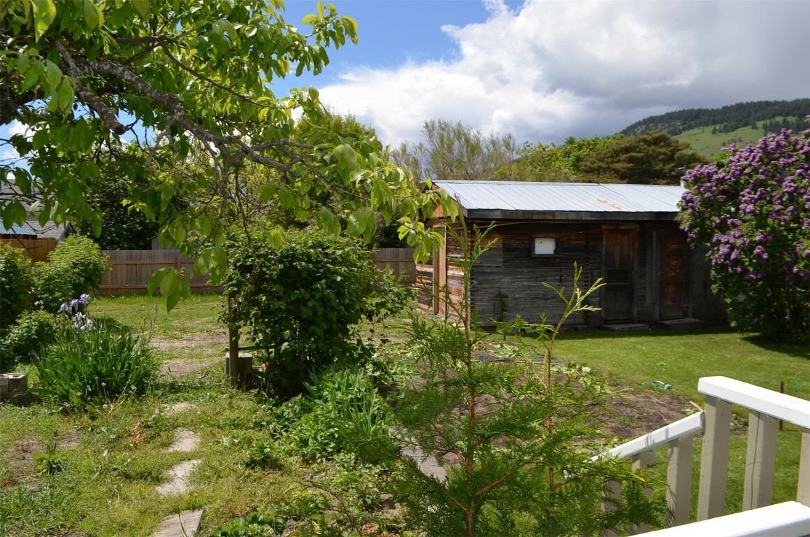 Property Photo: 334 Birch Street BC V0E 1M0