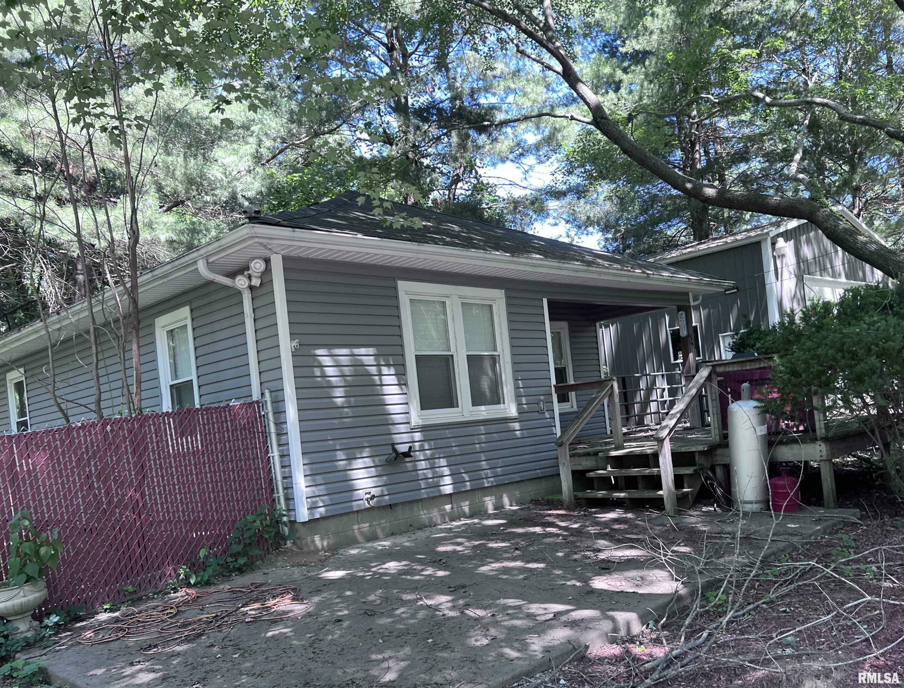 Property Photo: 1210 W Jefferson Street IL 62901