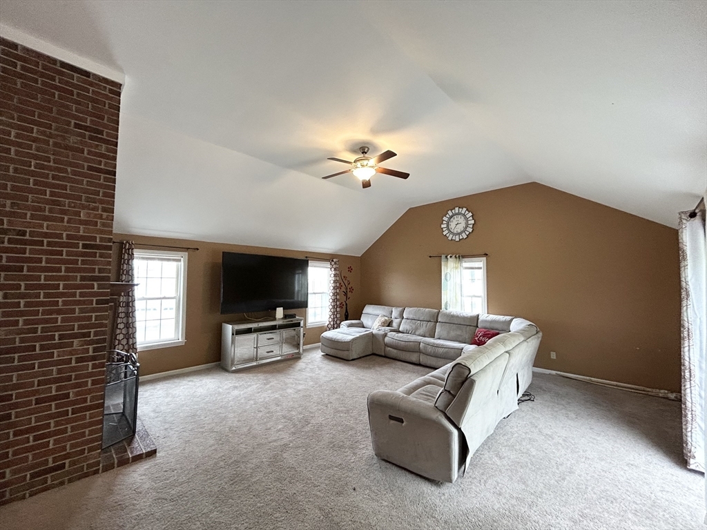 Property Photo: 35 Fox Meadow Dr MA 01602