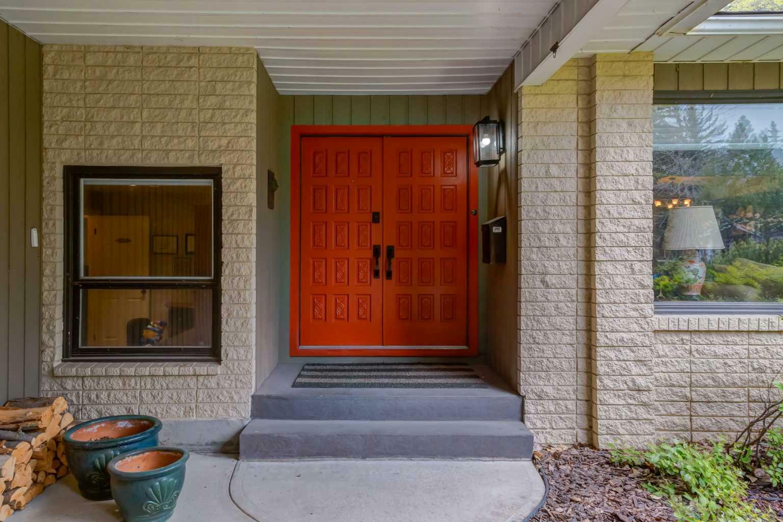 Property Photo: 2015 Bayfield Place SW AB T2V 3M7