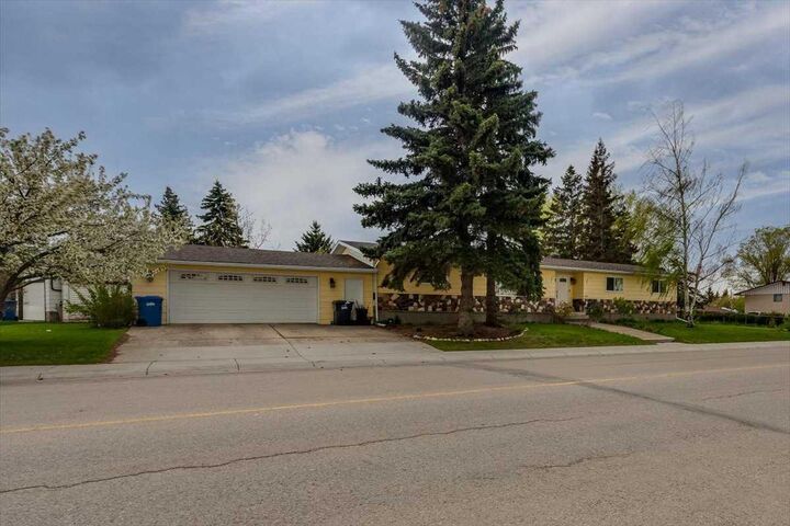 Property Photo: 1203 Gough Road AB T0M 0N0