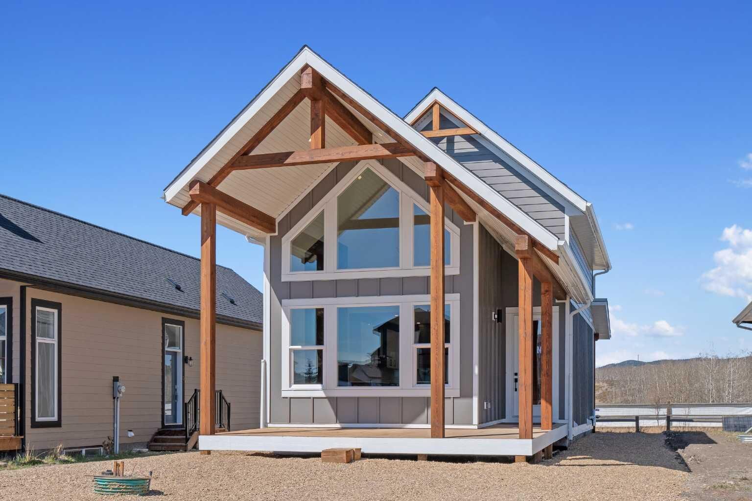 Property Photo: 48 Cottageclub Lane AB T4C 1B1