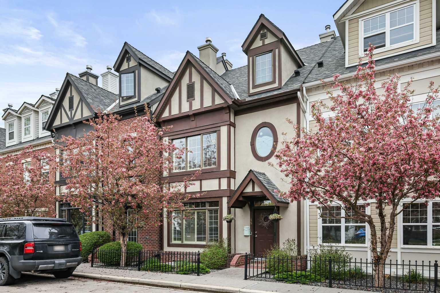 Property Photo: 45 Somme Boulevard SW AB T2T 6K7