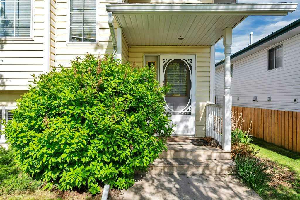 Property Photo:  40 Country Ridge Close  AB T4L 2H1 