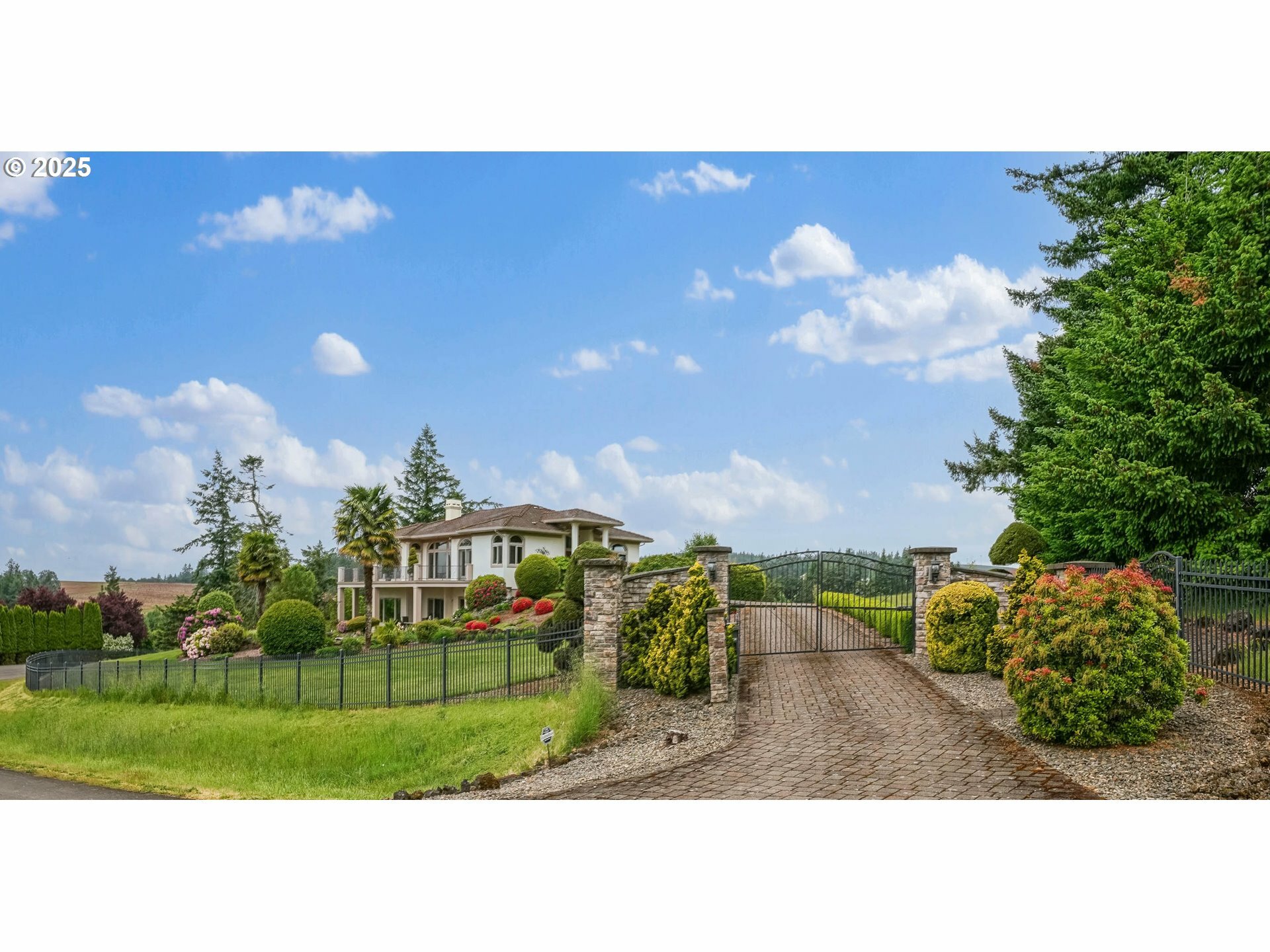 Property Photo: 12033 S Shadow Hills Ct OR 97392
