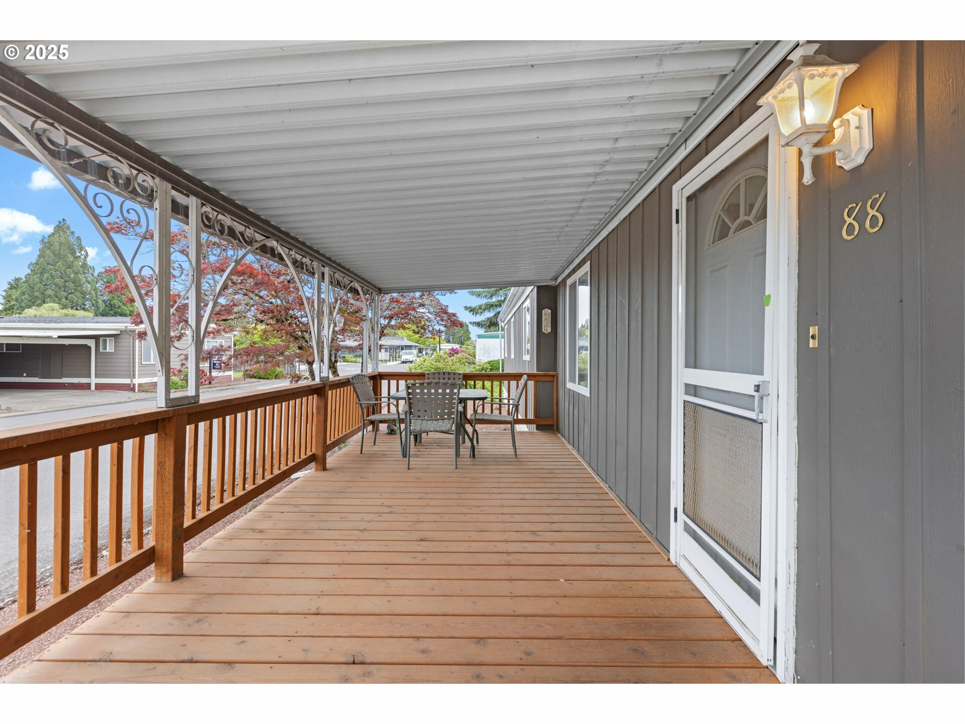 Property Photo:  1800 Lakewood Ct 88  OR 97402 