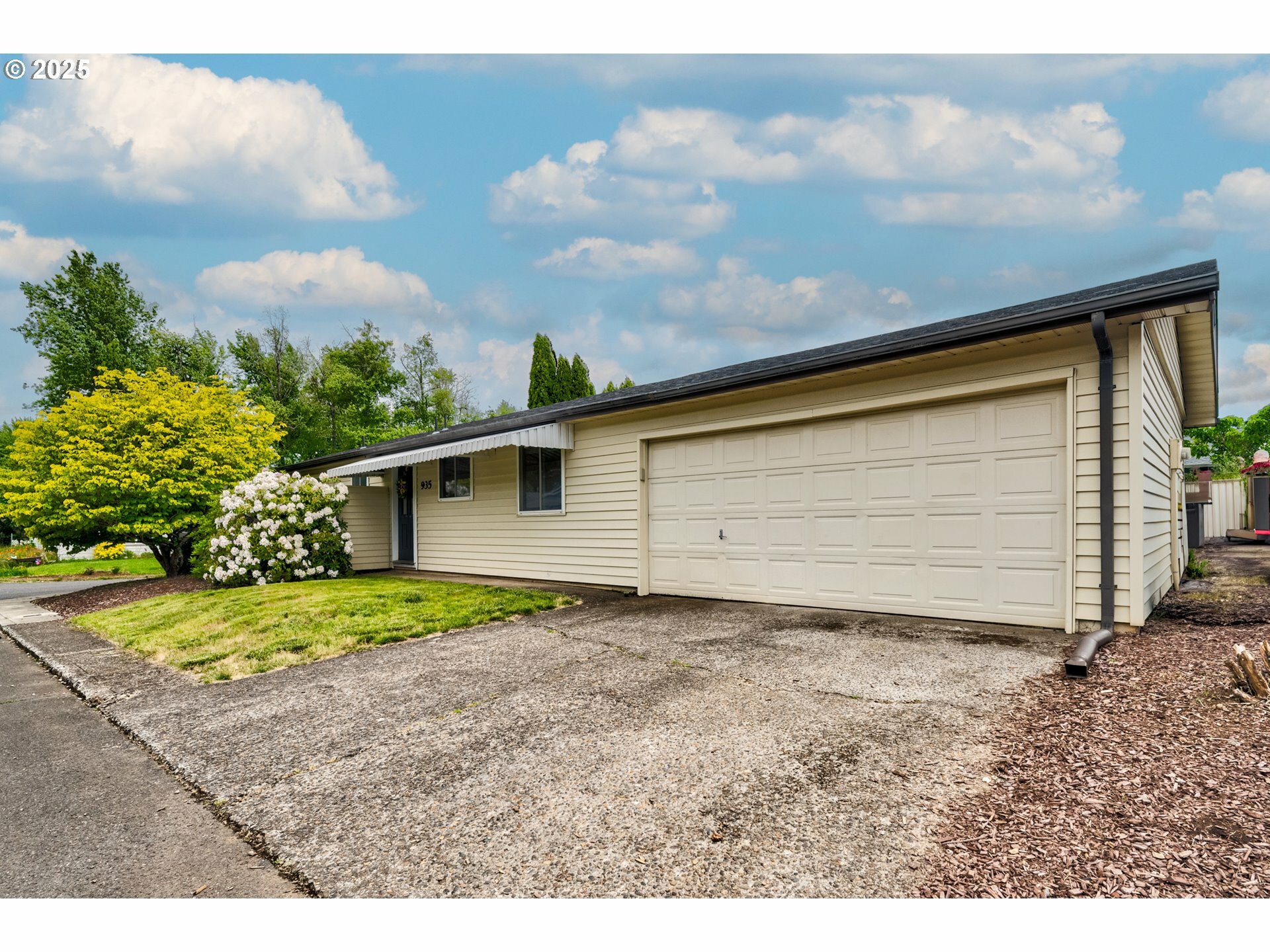 Property Photo:  935 Genie St SE  OR 97306 
