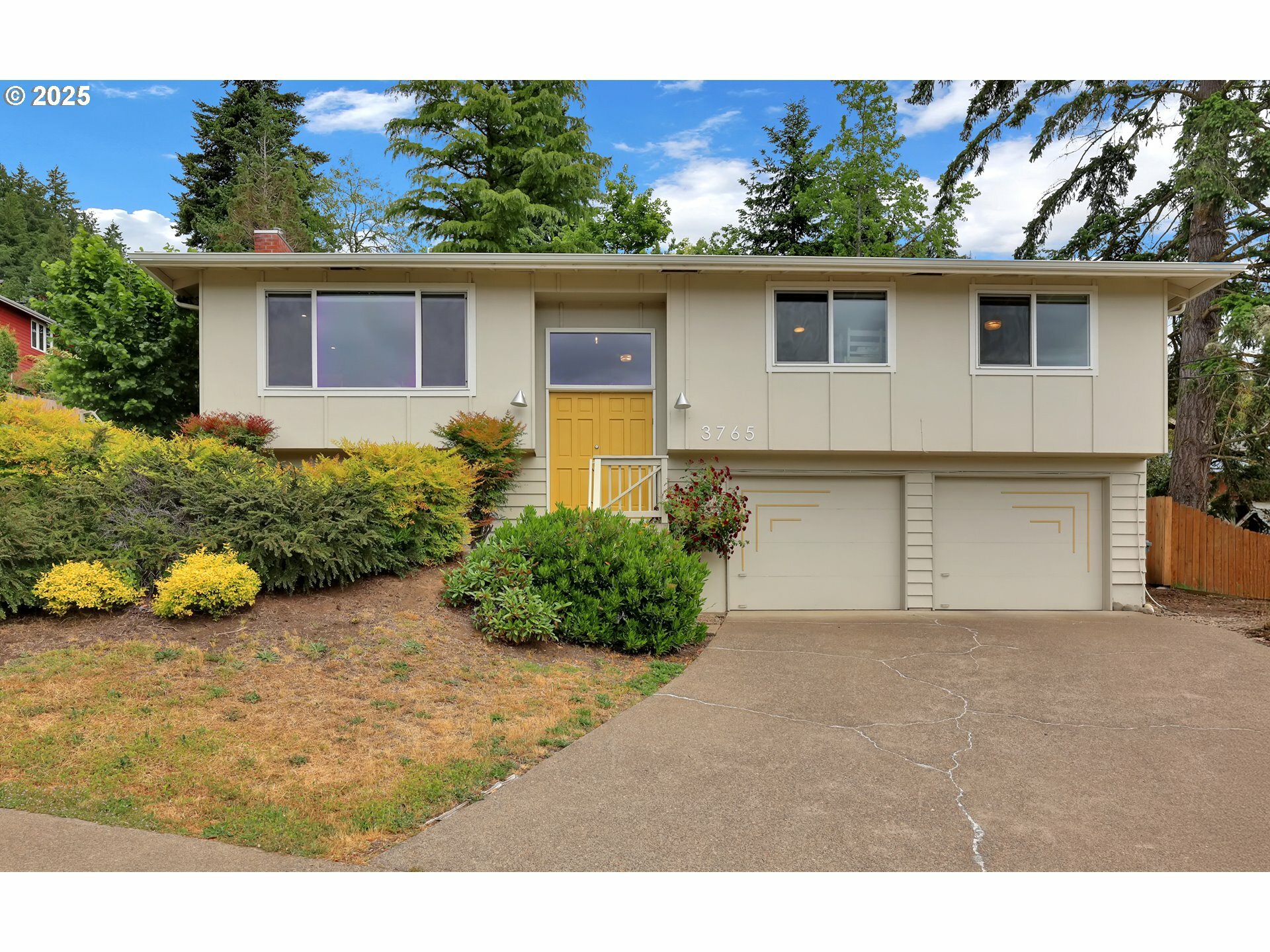Property Photo: 3765 Potter St OR 97405