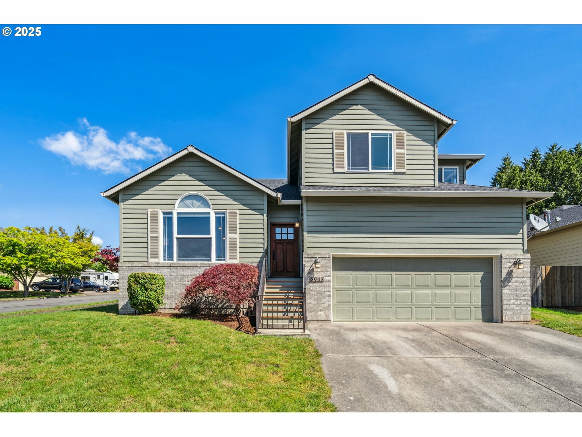 Property Photo: 5017 SE 11th Way OR 97080