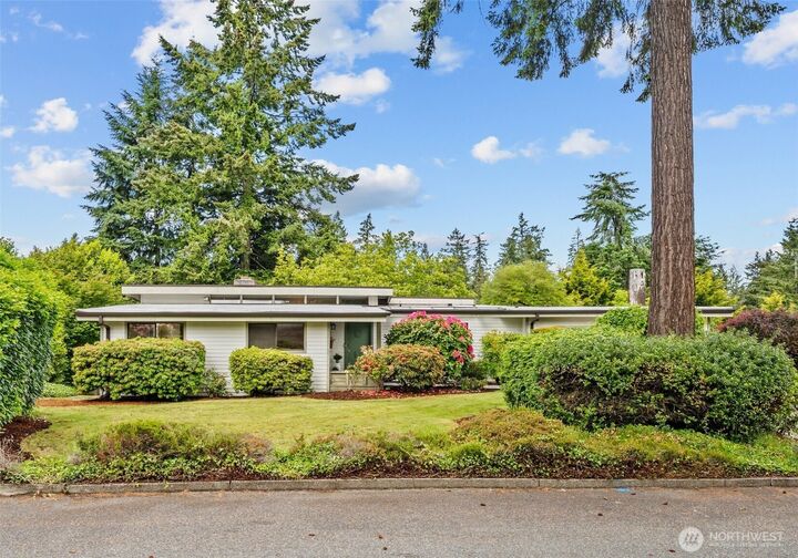 Property Photo: 6217 Hillcrest Drive SW WA 98499
