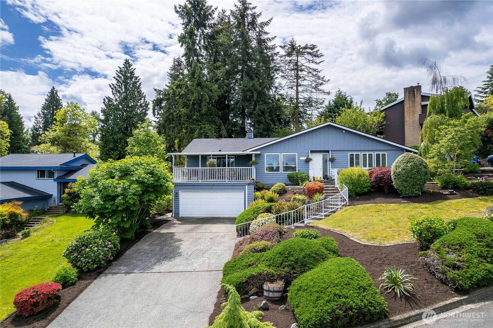 Property Photo:  4025  Somerset Lane  WA 98032 
