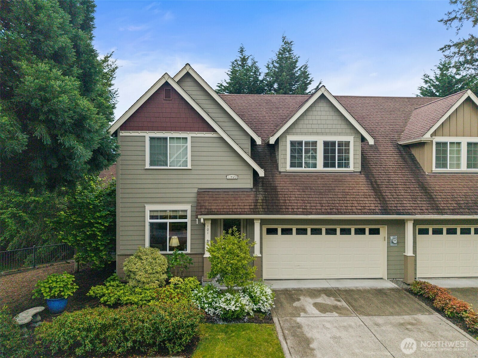 Property Photo: 11423 SE 259th Street 101 WA 98030
