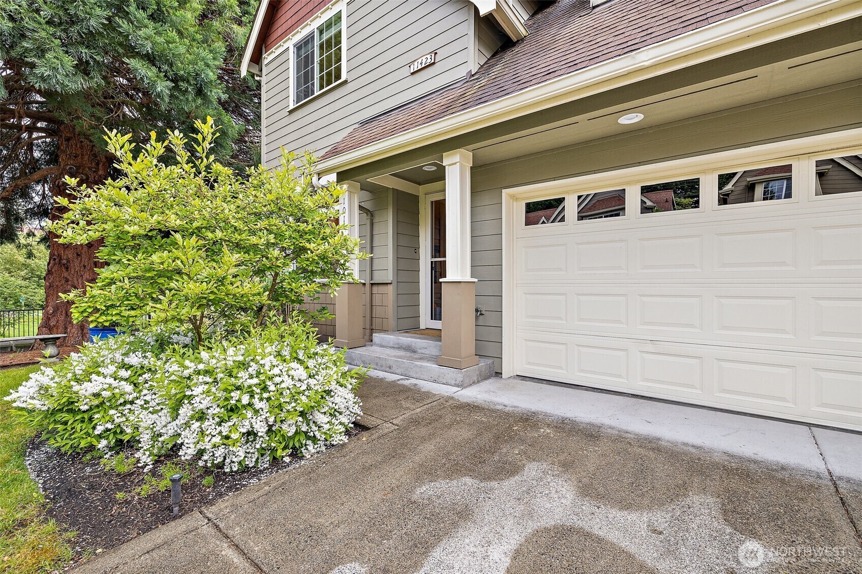 Property Photo:  11423 SE 259th Street 101  WA 98030 