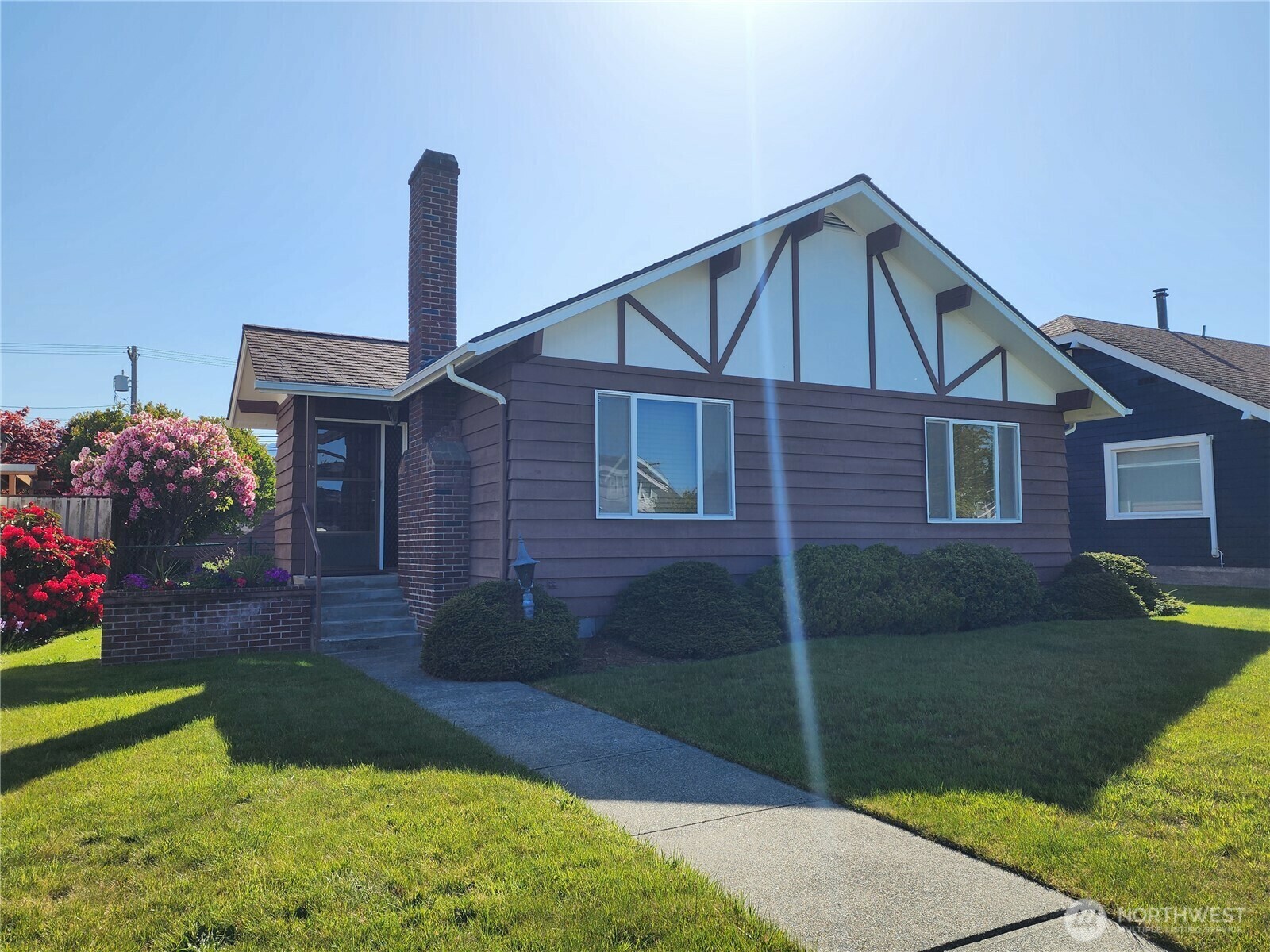 Property Photo: 116 W 4th WA 98362
