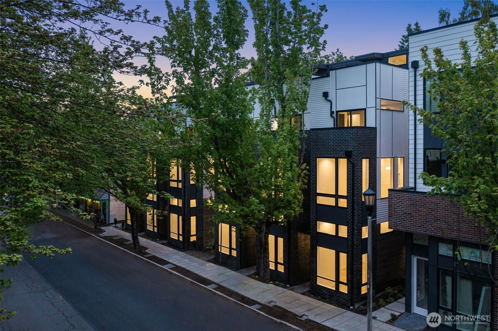 Property Photo:  1106 B  34th Avenue  WA 98122 