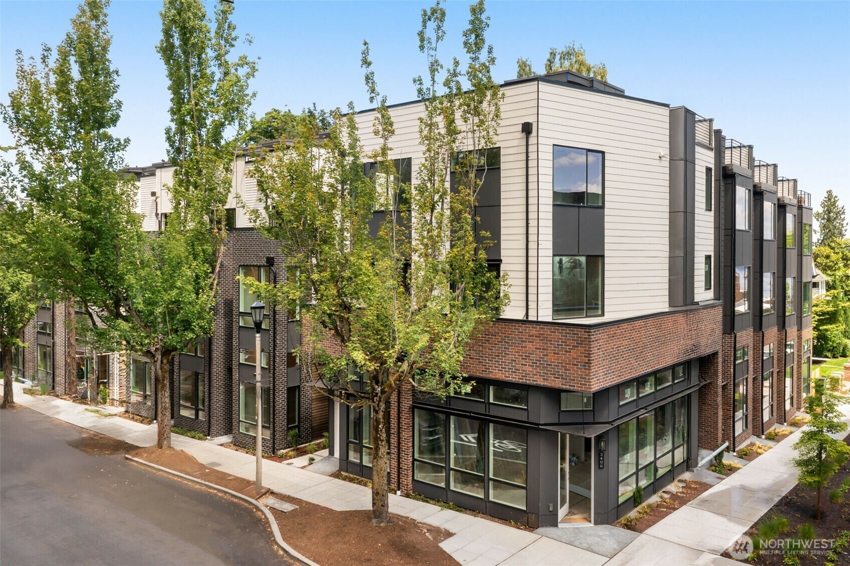 Property Photo: 1106 B 34th Avenue WA 98122