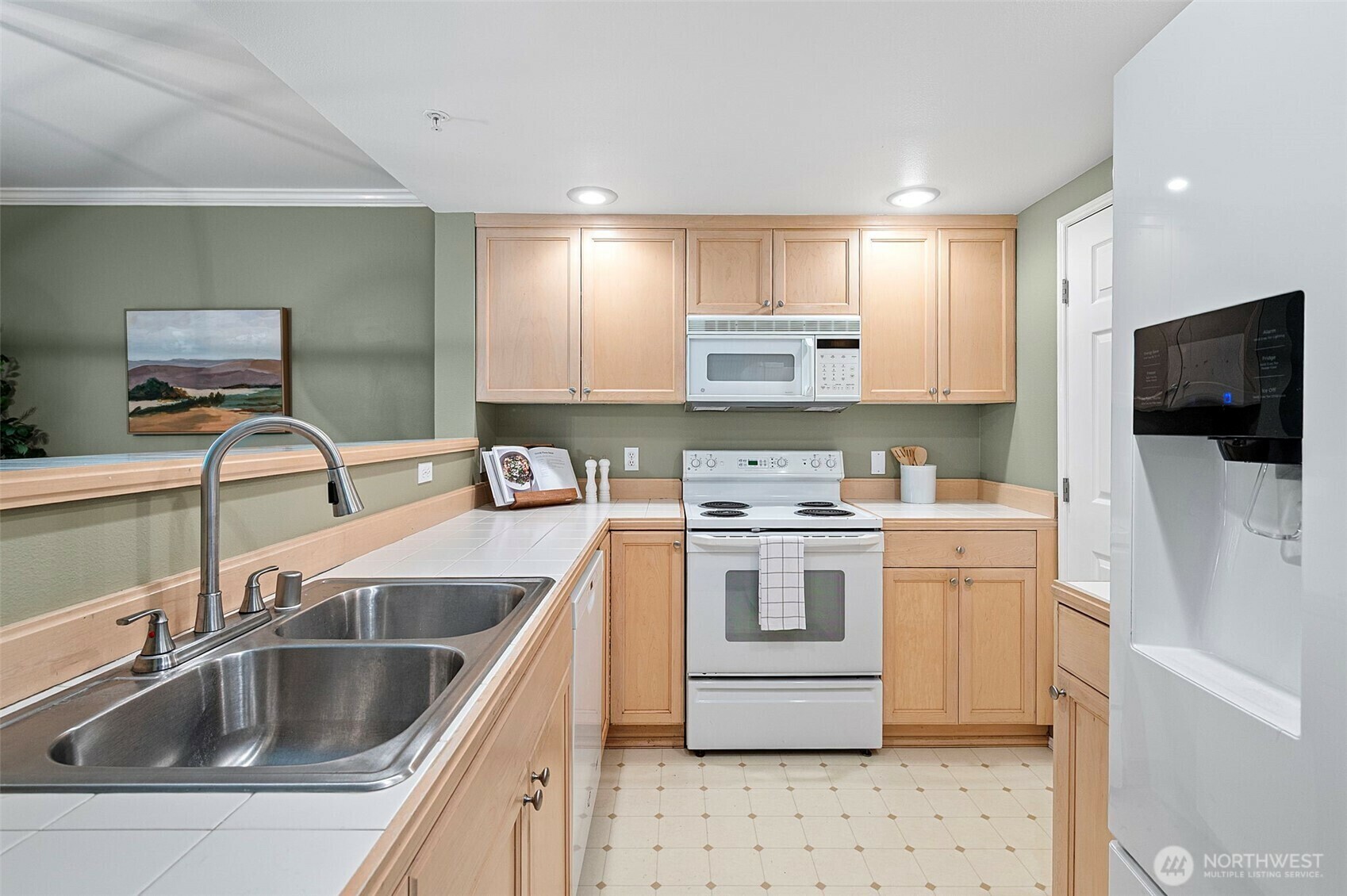 Property Photo: 25235 SE Klahanie Blvd G105 WA 98029