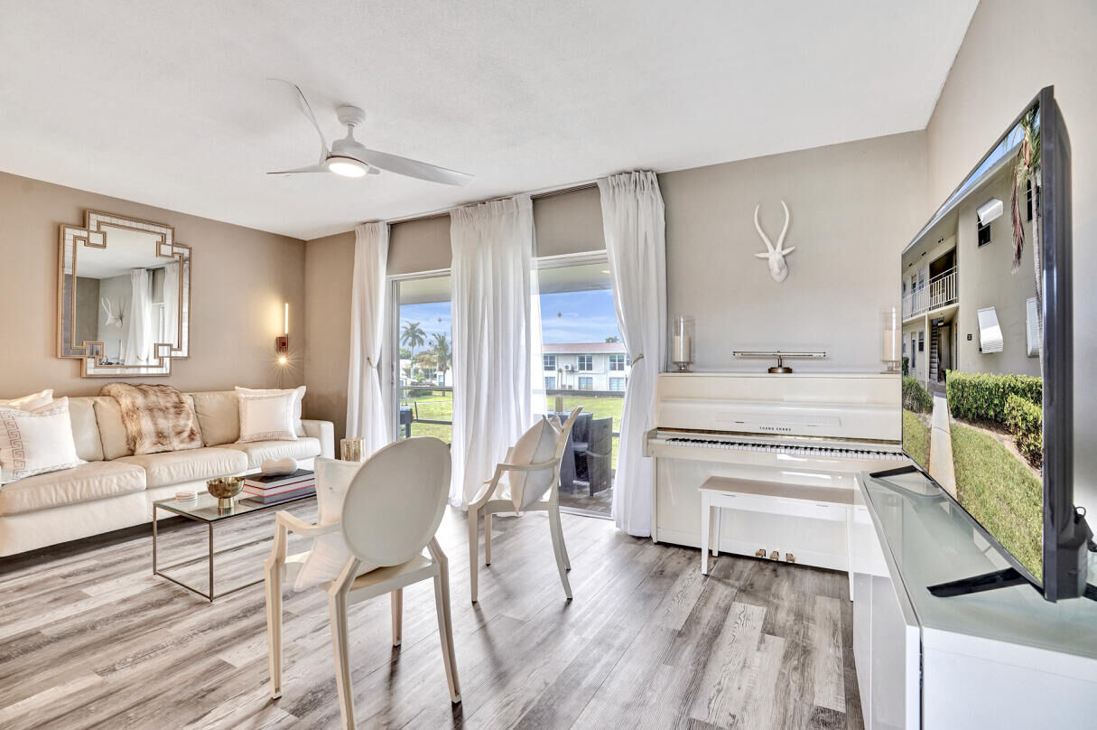 Property Photo: 312 NE 17th Avenue 202 FL 33435