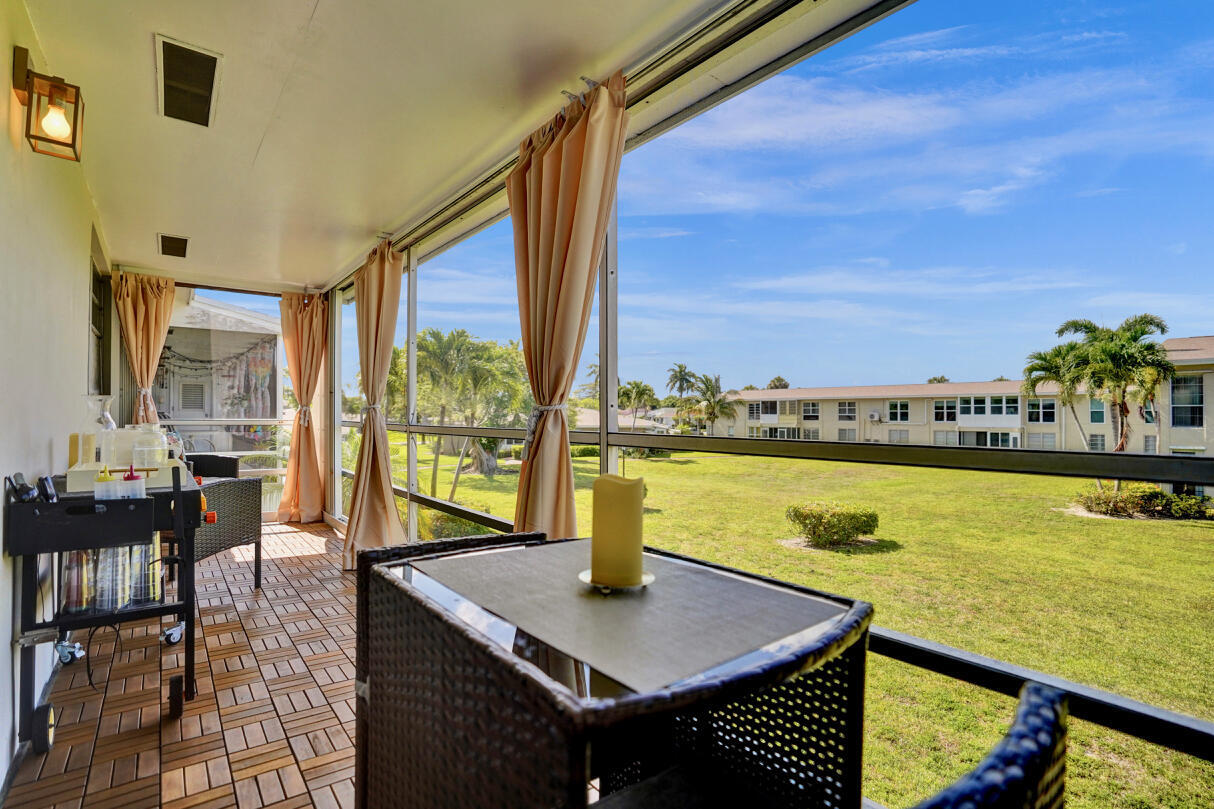 Property Photo:  312 NE 17th Avenue 202  FL 33435 