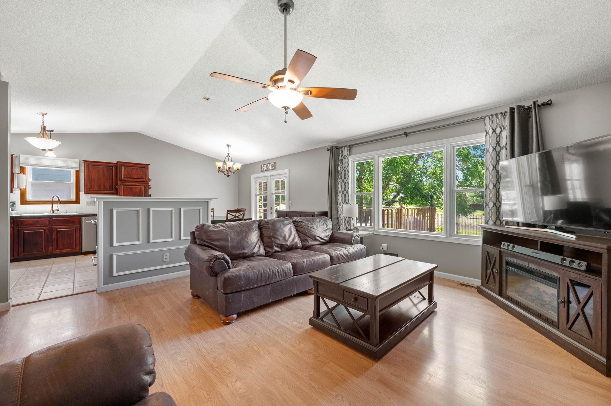 Property Photo: 1833 N Shefford Cir KS 67212