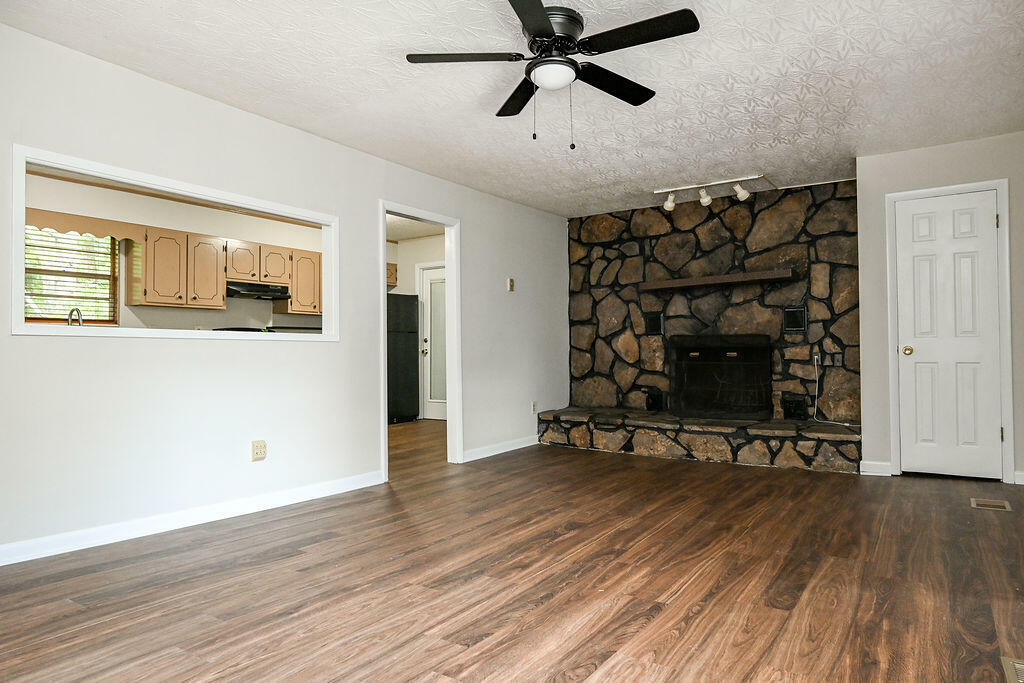 Property Photo: 1132 Eldredge Circle NW TN 37312