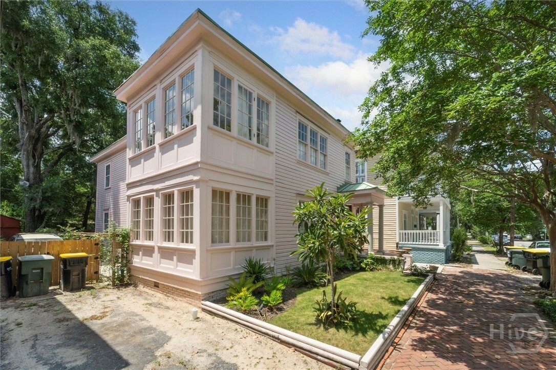 Property Photo: 211 W 40th Street B GA 31401