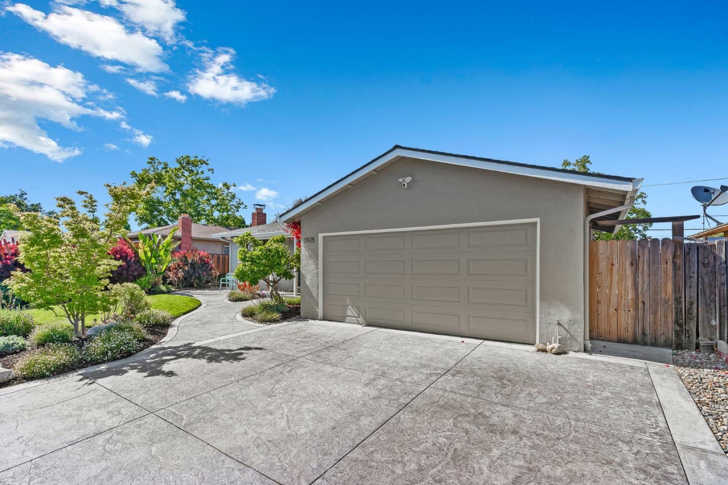 Property Photo: 1925 Adelaide Way CA 95124