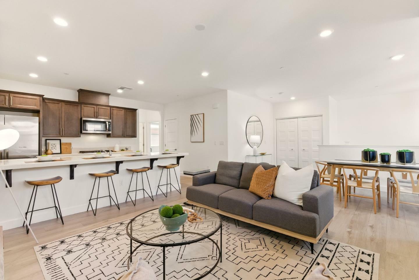 Property Photo: 1033 Gabbiano Lane 3 CA 95131
