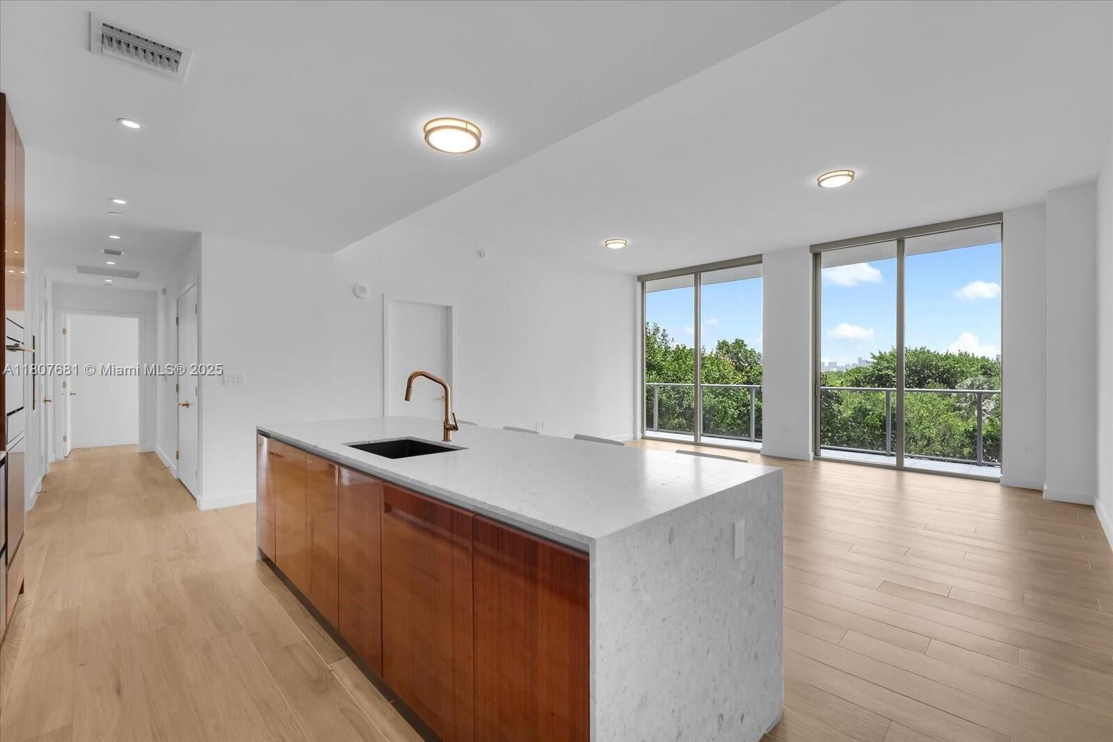 Property Photo:  2678 Tigertail Ave 402  FL 33133 