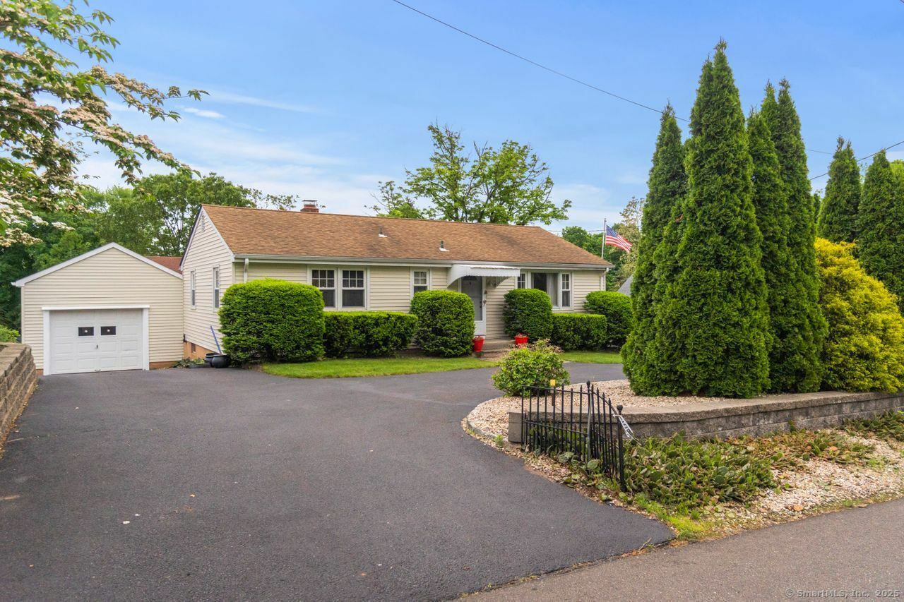 Property Photo: 409 Evergreen Avenue CT 06518