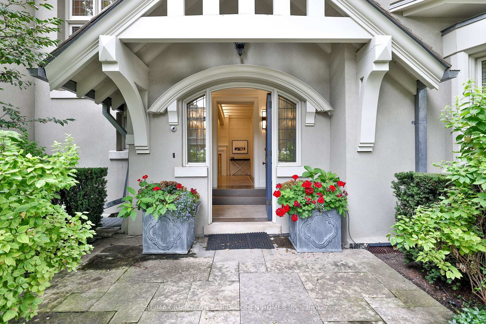 Property Photo: 30 Whitney Avenue ON M4W 2A8