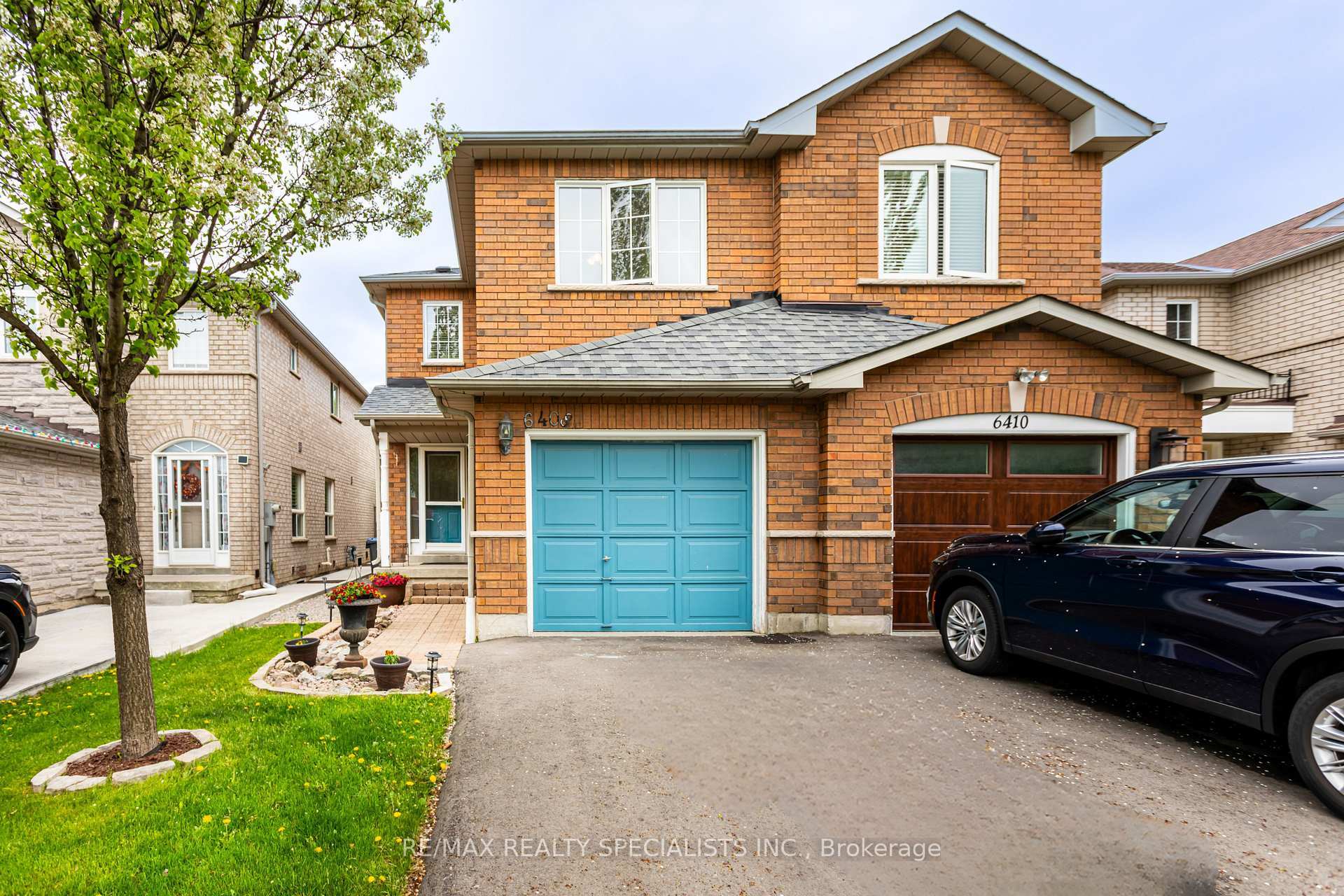 Property Photo: 6408 Hampden Woods Road ON L5N 7V3