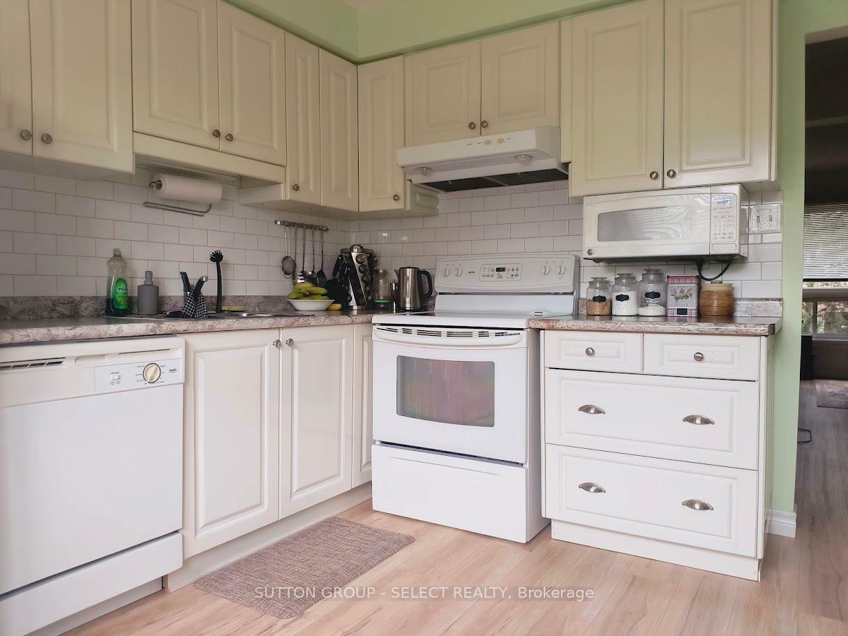 Property Photo: 35 Waterman Avenue 97 ON N6C 5T7