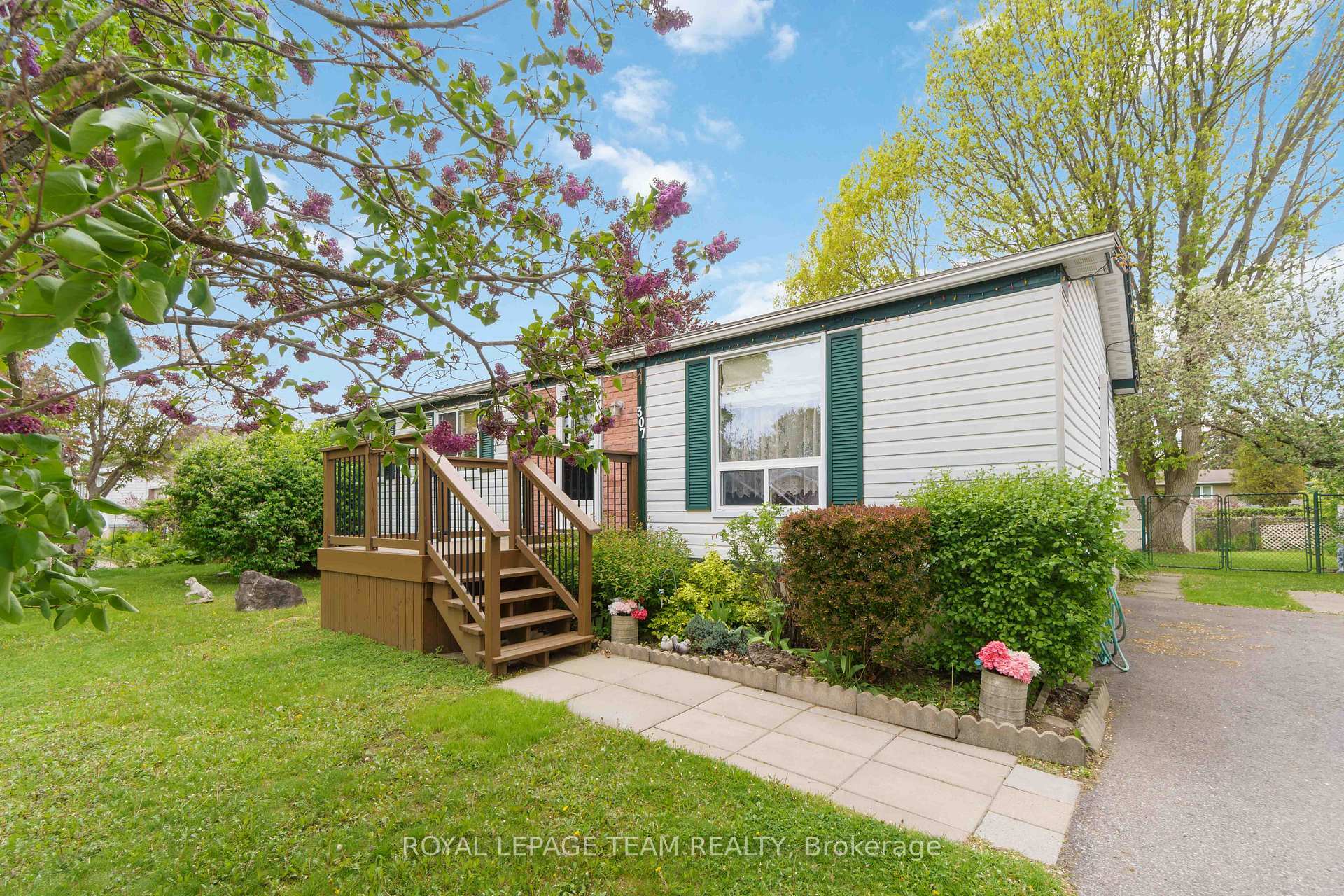 Property Photo: 307 Dodson Street ON K0G 1J0