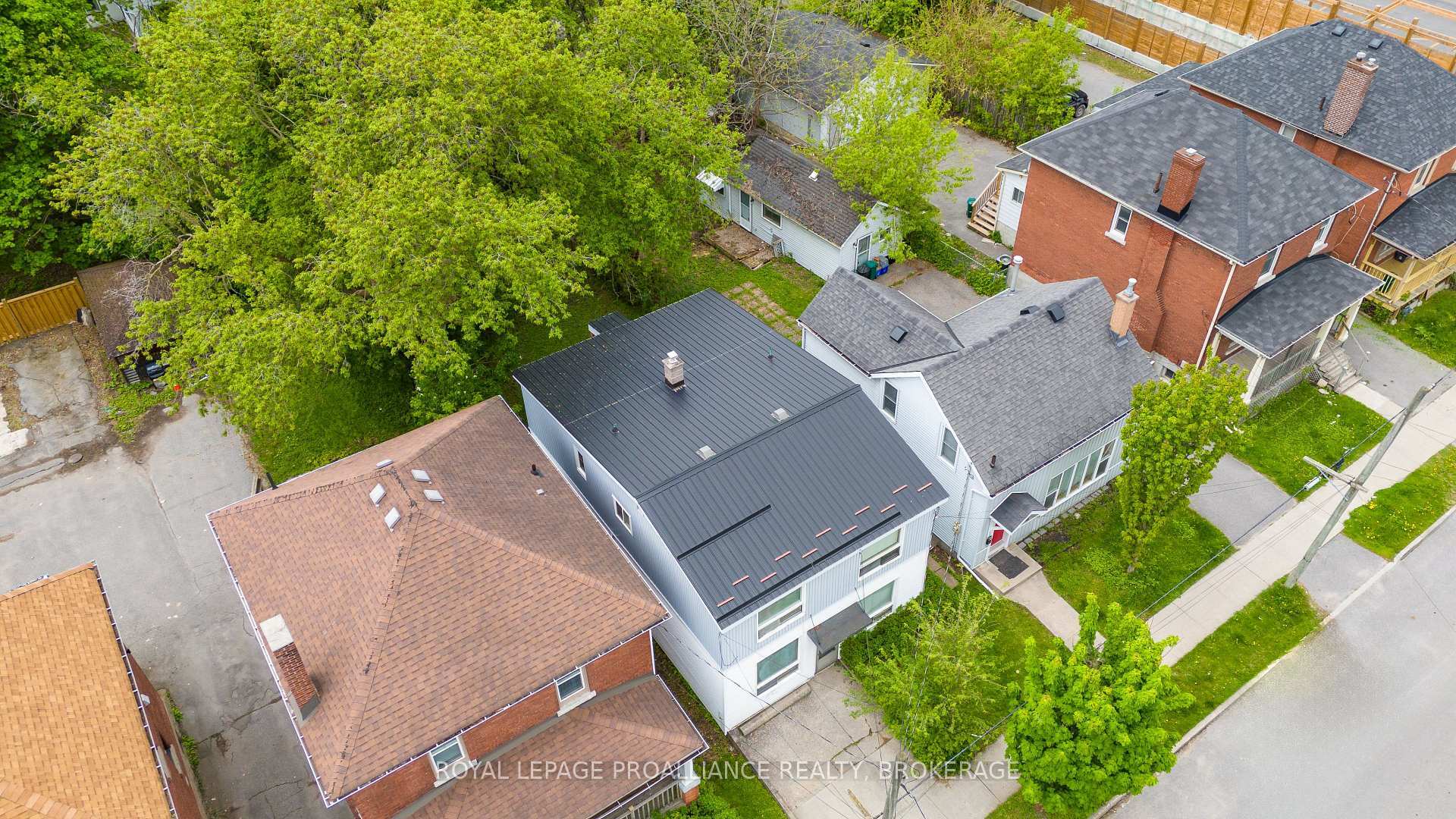 Property Photo: 176 Nelson Street ON K7L 3X1