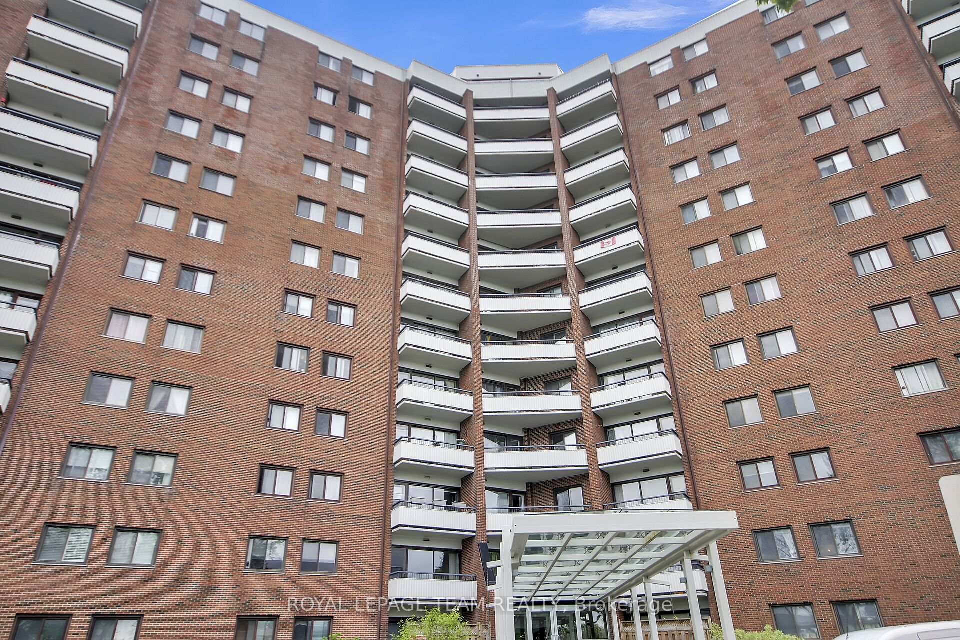 Property Photo: 20 Chesterton Drive 306 ON K2E 6Z7