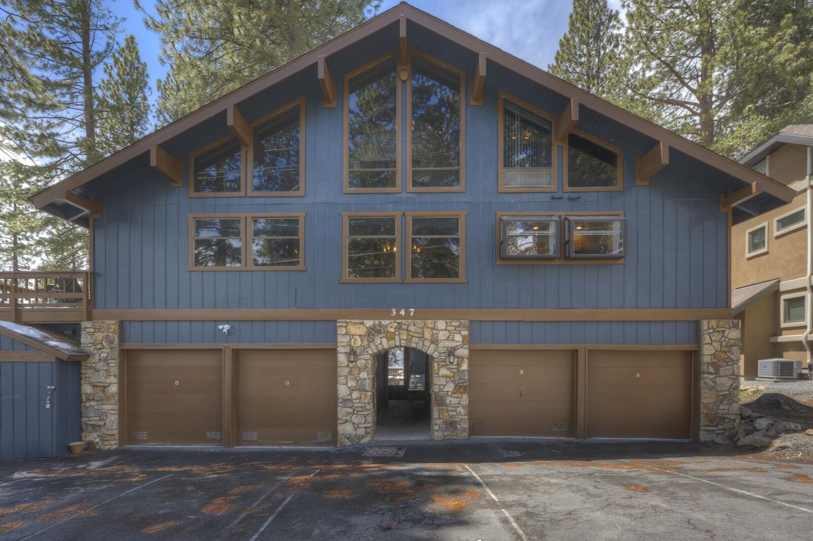 Property Photo:  347 Cottonwood Court  CA 89451-8378 