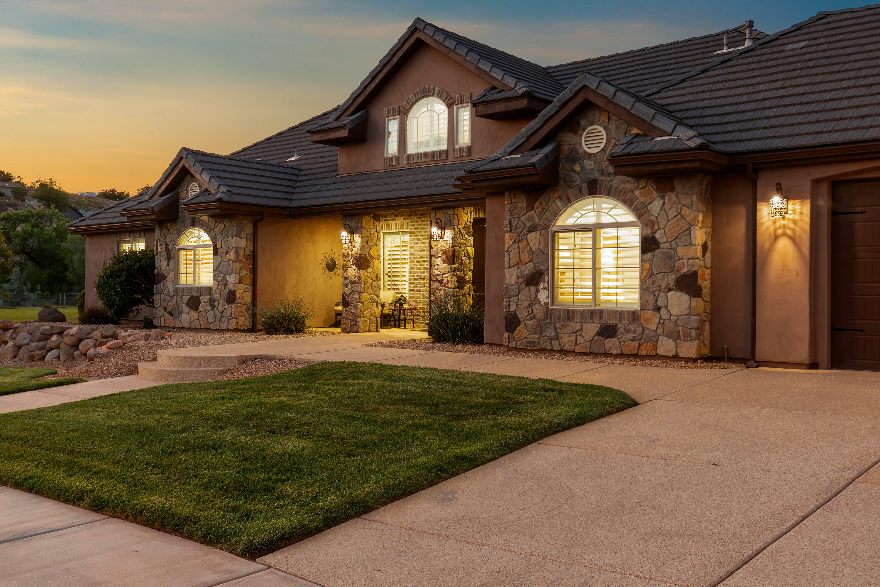 Property Photo: 880 N 370 W UT 84745