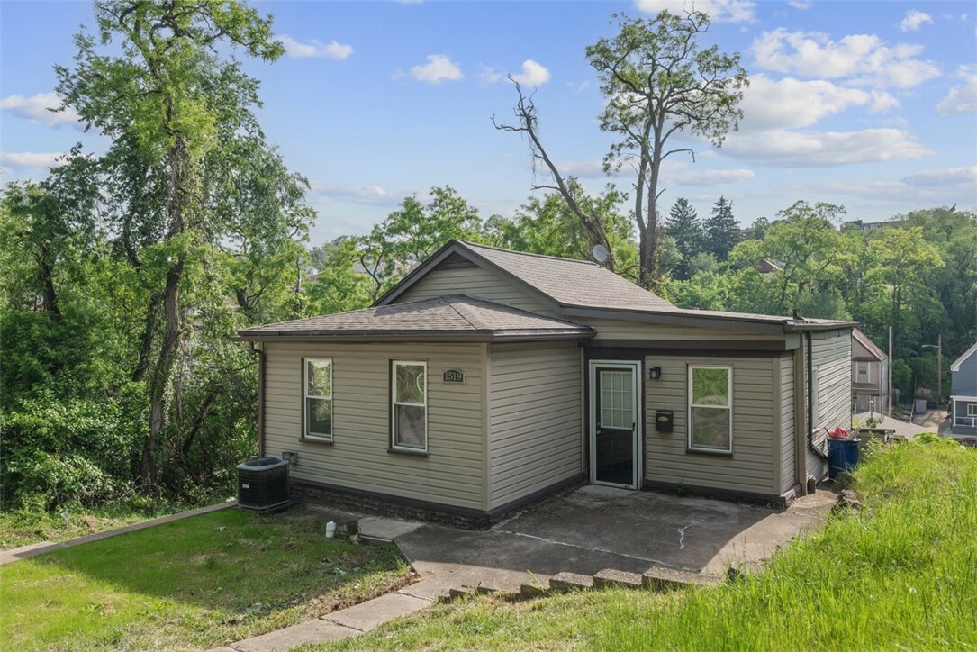 Property Photo: 1519 Belasco Ave PA 15216