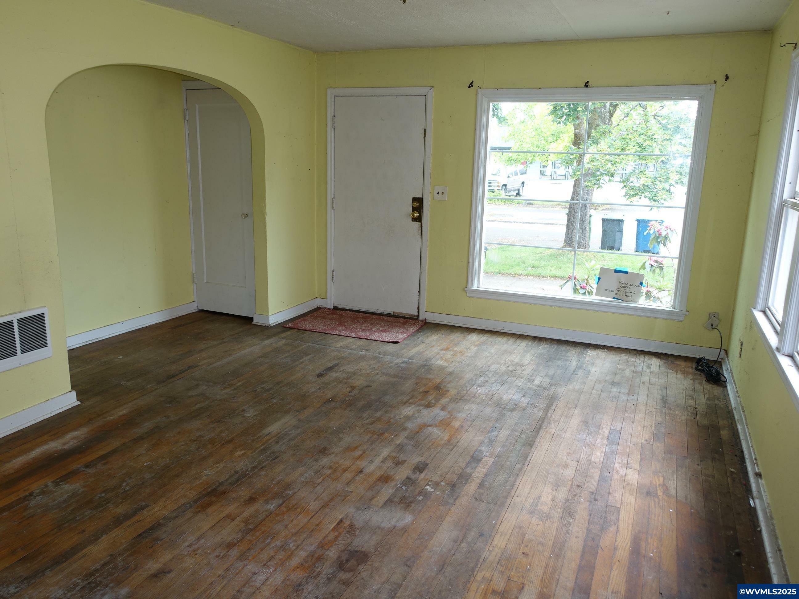 Property Photo: 1114 Nebraska Av NE OR 97301