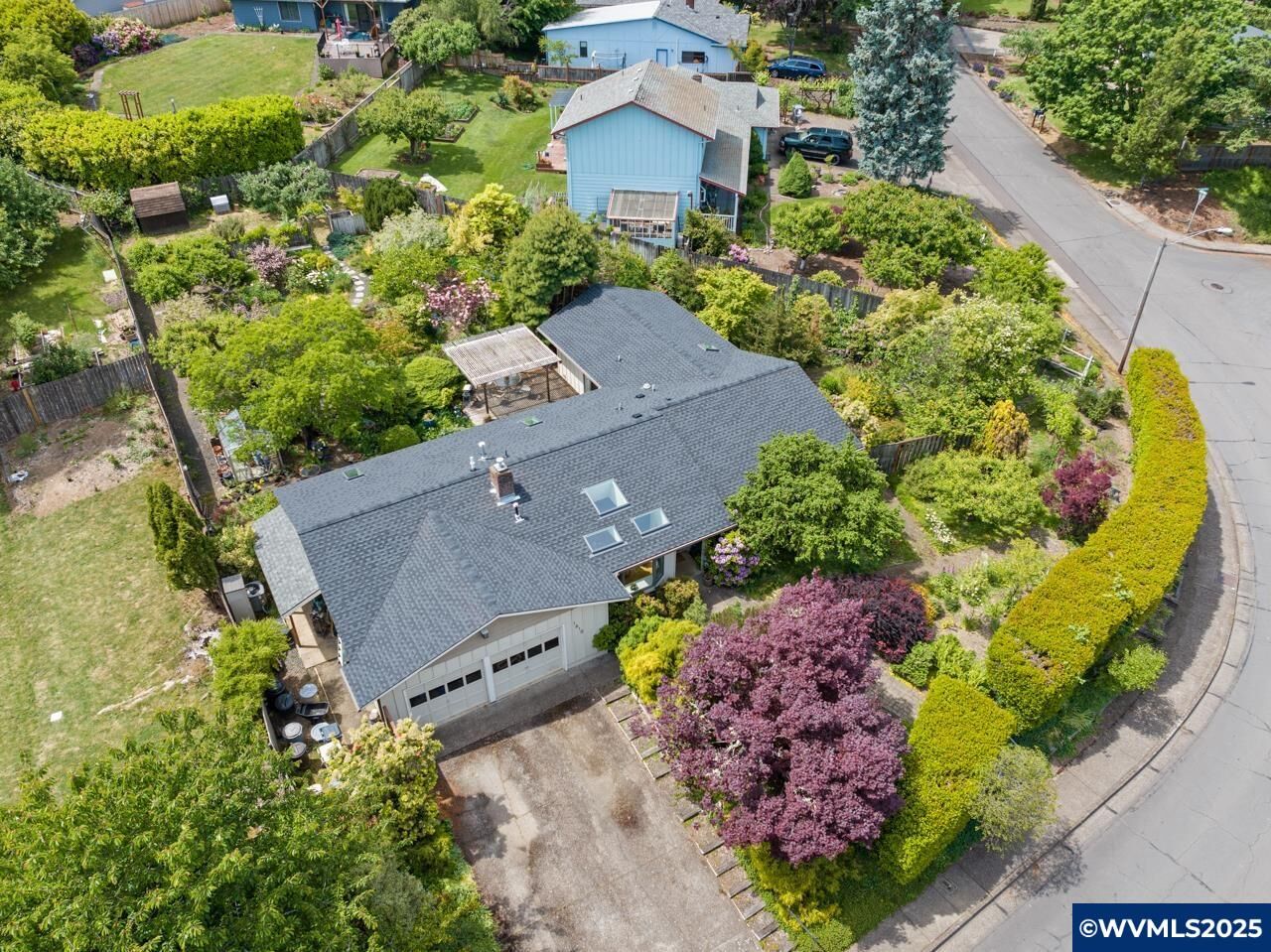 Property Photo: 1610 NW Woodland Dr OR 97330