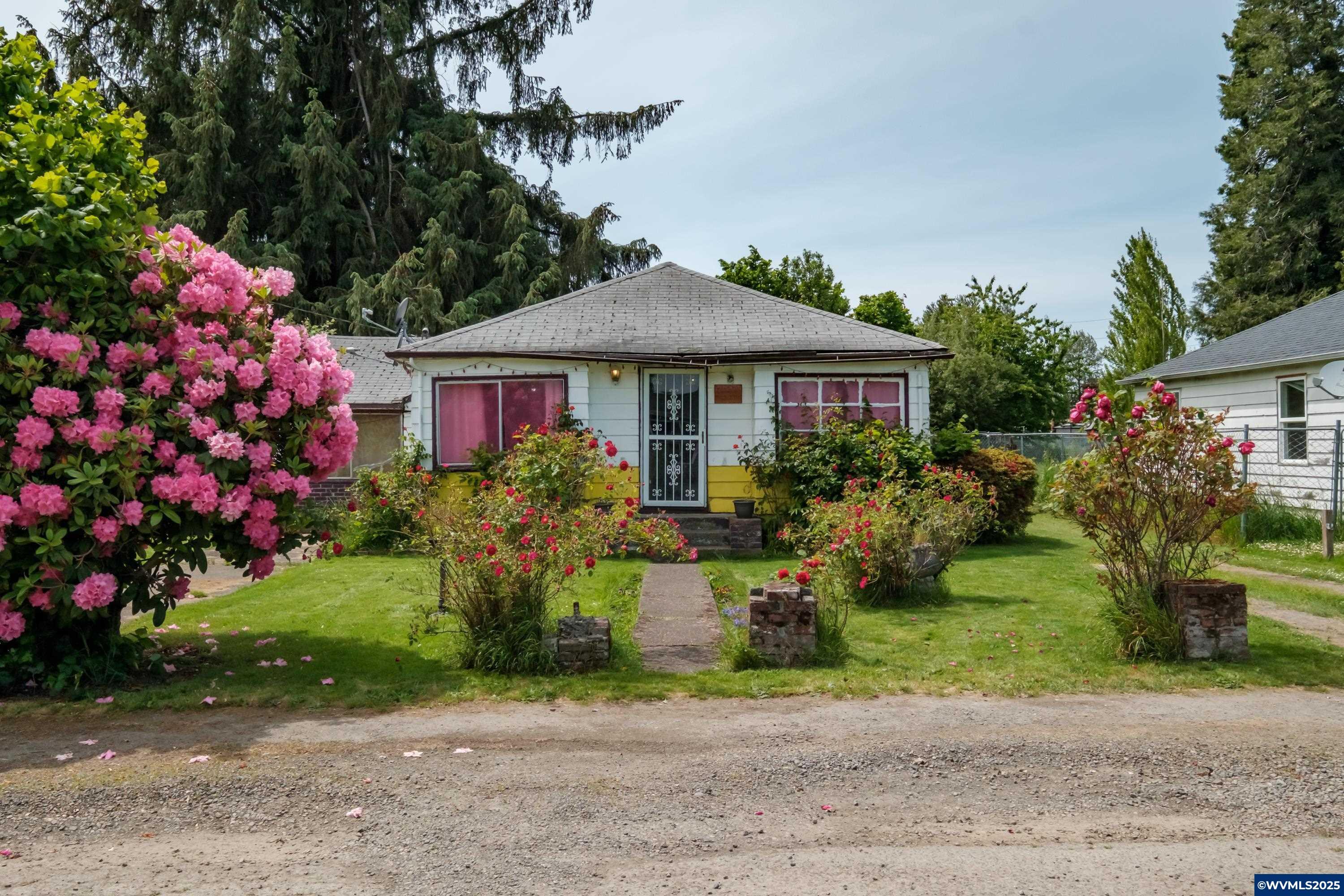 Property Photo: 275 Kenwood Av NE OR 97301